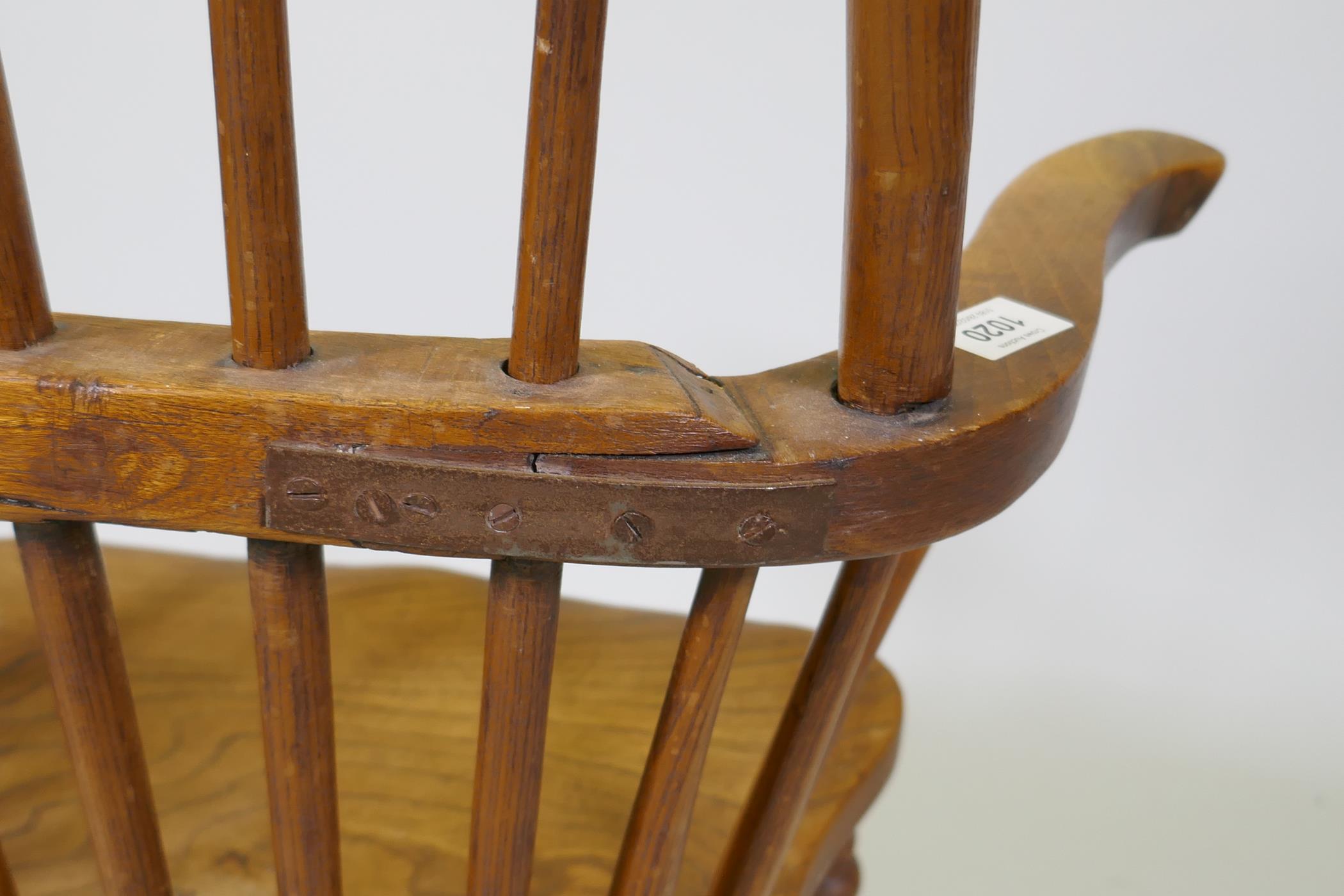 A C19th Windsor hoop back armchair with elm seat, reduced, 86cm high - Image 5 of 6