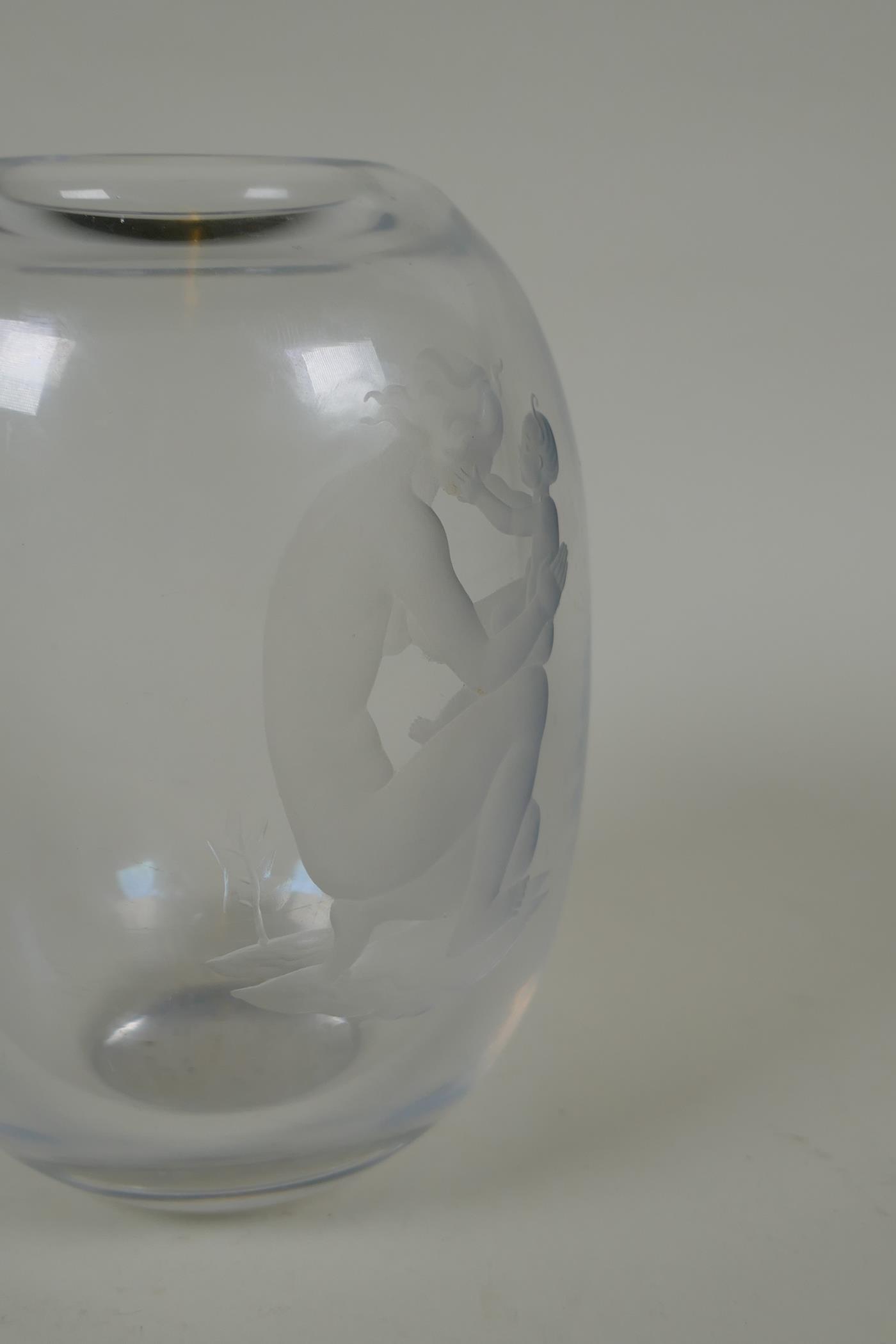 An Art Deco glass vase with etched intaglio mother and child, possibly Vicke Lindstrand for - Image 2 of 4