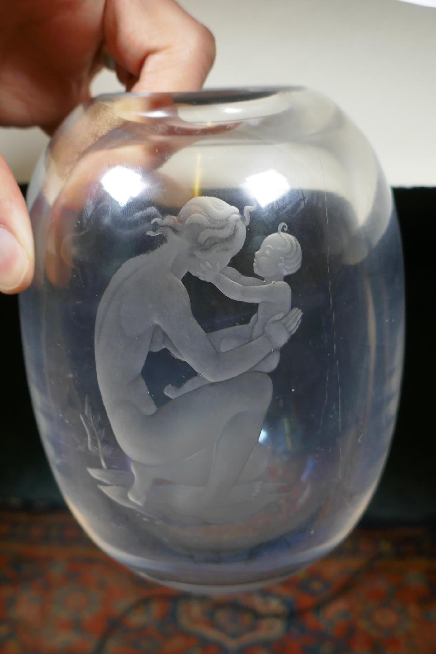 An Art Deco glass vase with etched intaglio mother and child, possibly Vicke Lindstrand for - Image 3 of 4