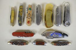 A quantity of assorted pen knives