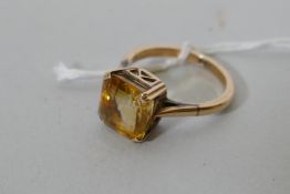 A 14ct gold dress ring set with citrine, 4g gross, size O