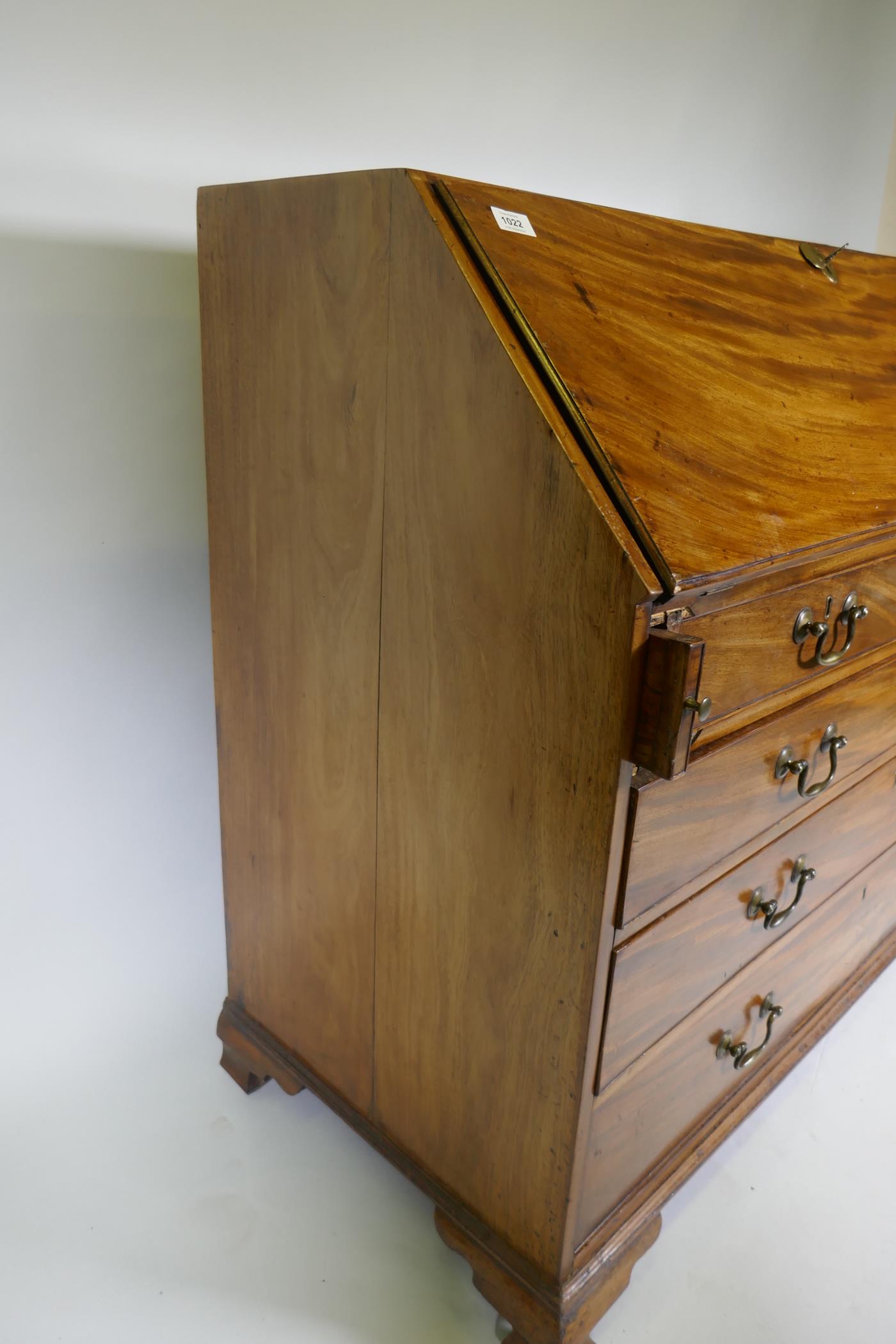 A Georgian mahogany bureau, the fall front with inset leather opening to reveal a fitted interior - Image 6 of 7