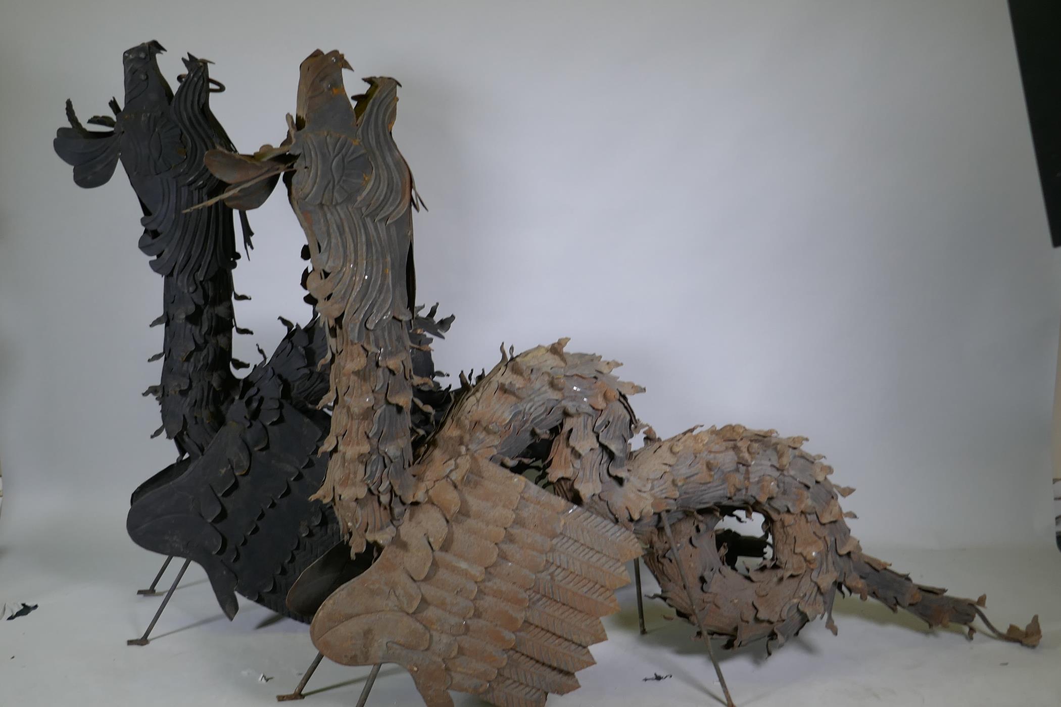 A pair of metal wall brackets in the form of dragons, 170 x 128cm, (associated with previous lot) - Image 2 of 5