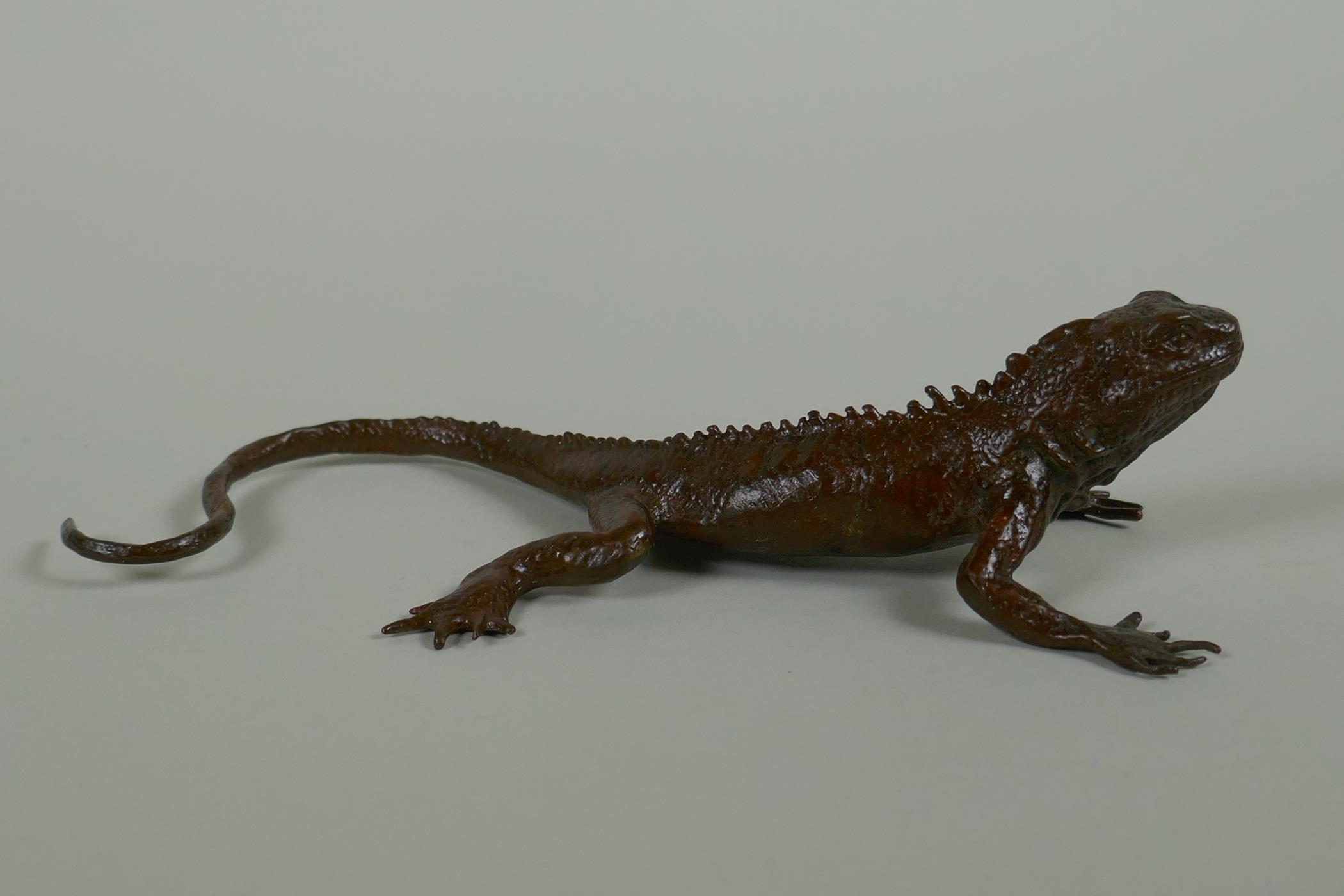A Japanese style bronze okimono iguana, 5cm long - Image 2 of 3