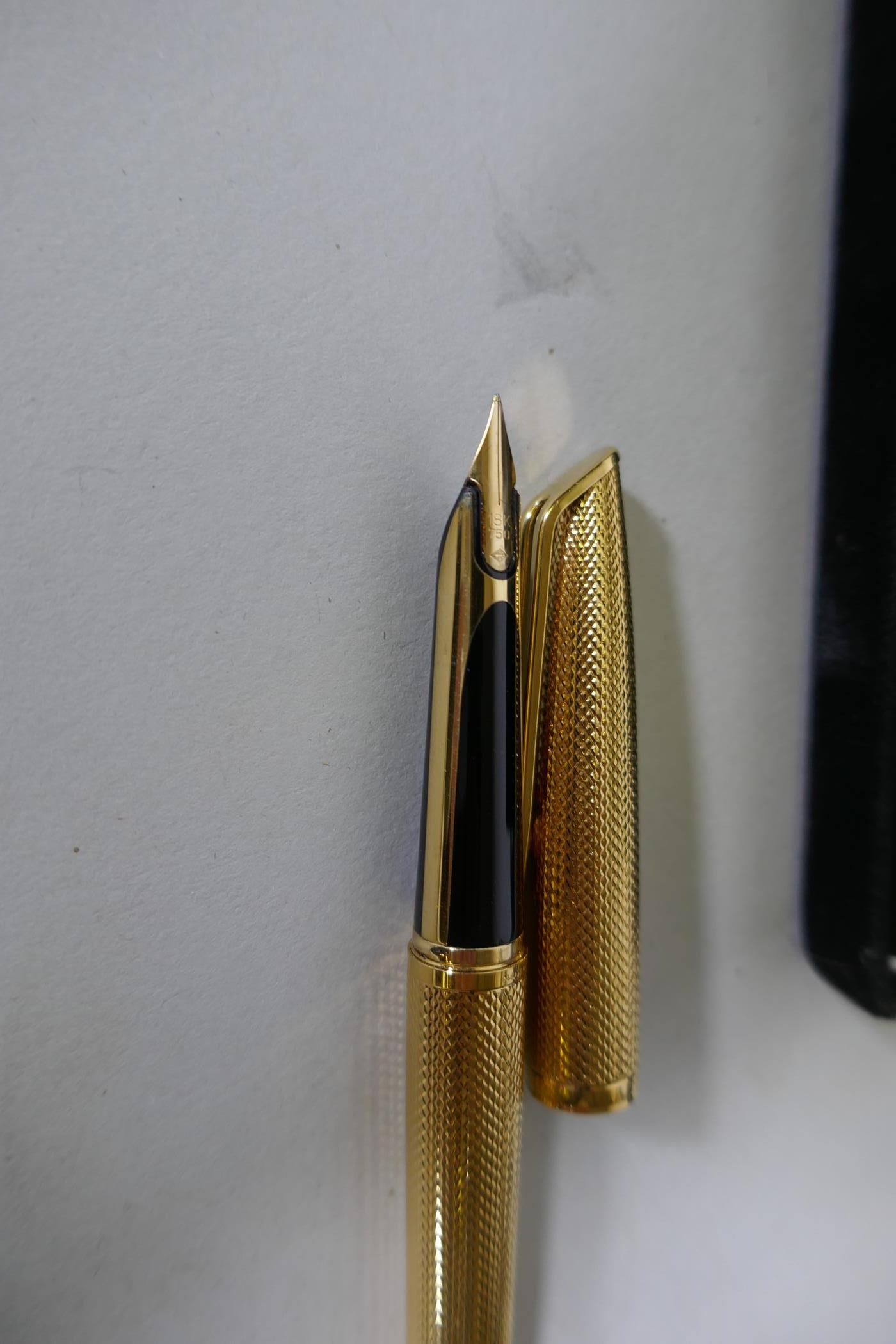 A Watermans gold plated fountain pen with 18ct nib in box, appears unused, and a Parker Sonnet - Image 2 of 3