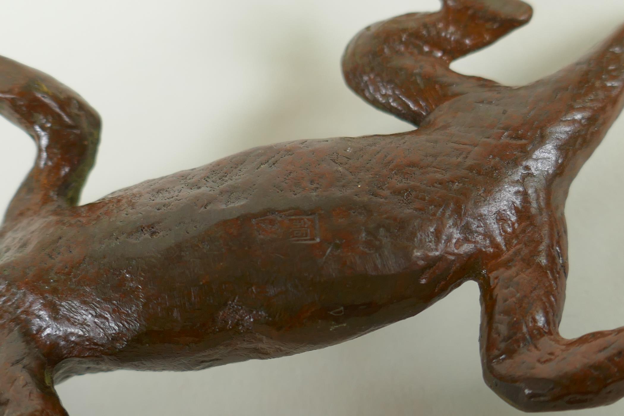 A Japanese style bronze okimono iguana, 5cm long - Image 3 of 3
