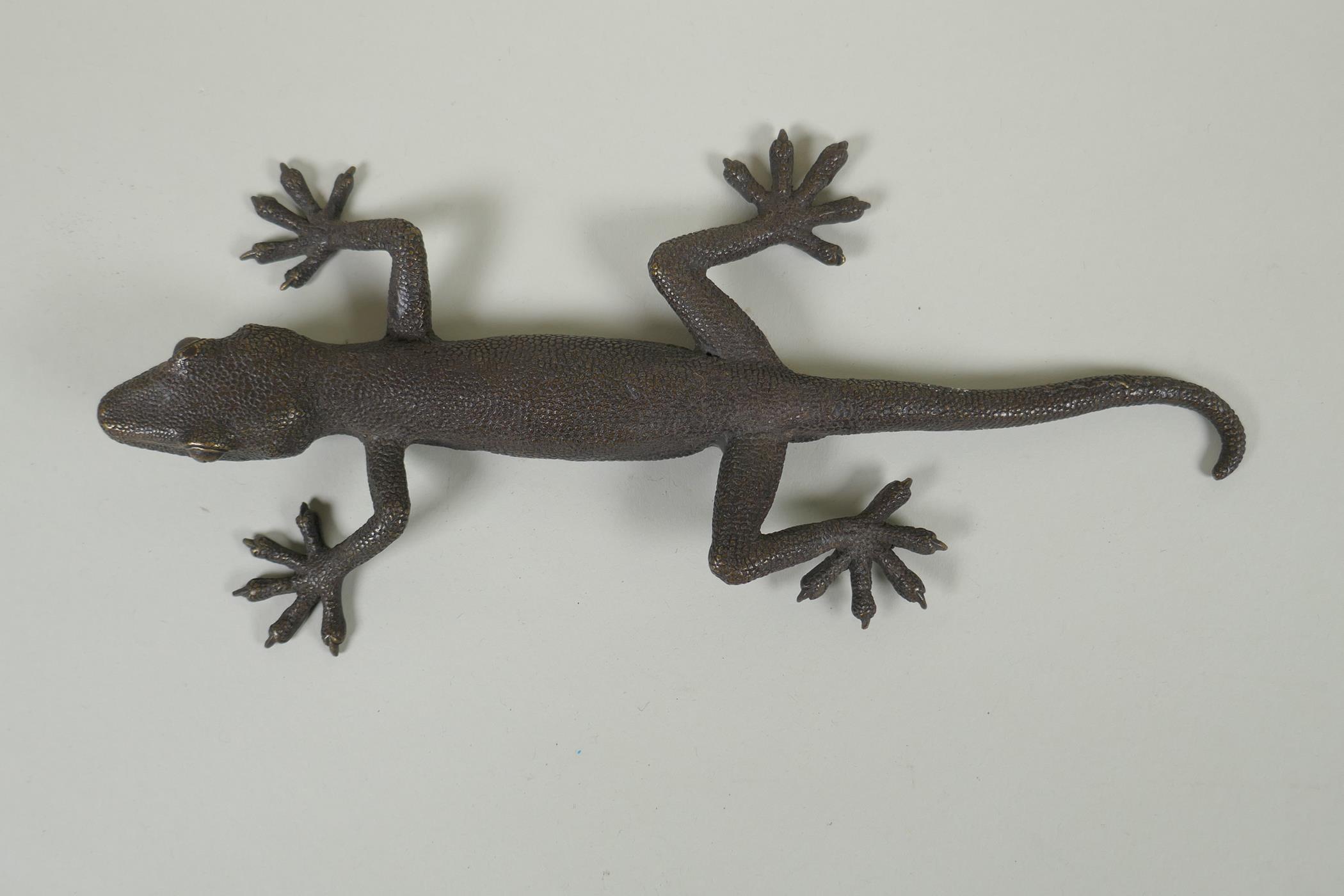 A bronze figure of a gekko, 28cm ong - Image 2 of 3