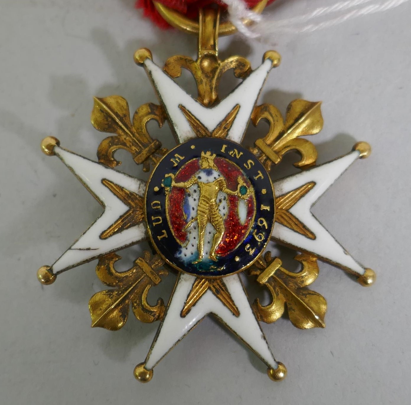 A French military medal, Ordre de Saint Louis, in gold and enamels, 37mm, 16.2g gross, with red silk - Image 2 of 3