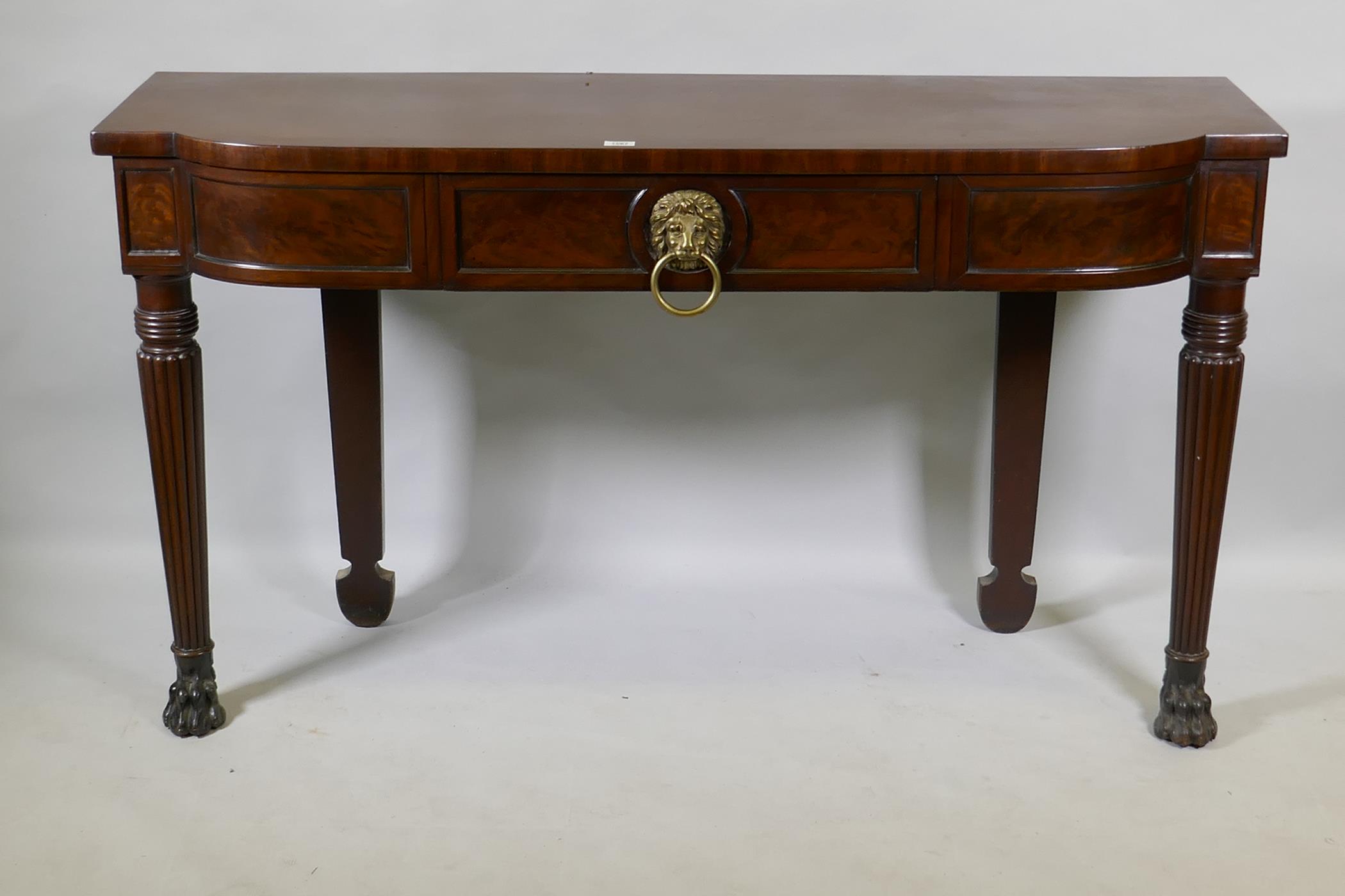 A Georgian mahogany breakfront serving table with panelled frieze and single drawer, raised on - Image 2 of 8