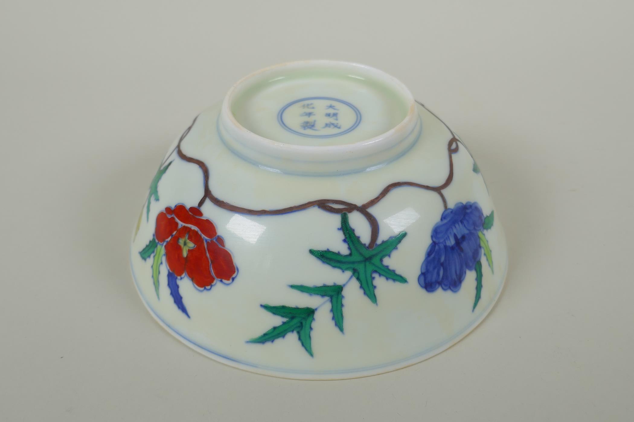 A Chinese Wucai porcelain bowl with floral decoration, Chenghua 6 character mark to base, 19cm - Image 5 of 7