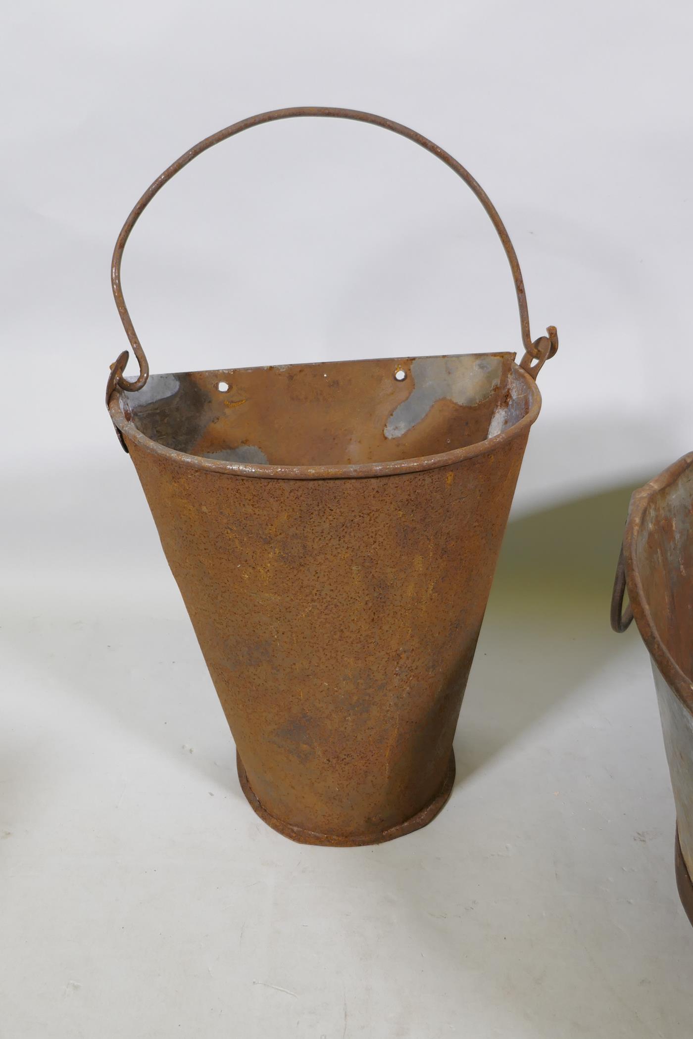 A galvanised metal oval trough and a half gallon hopper, 82 x 62cm - Image 3 of 3