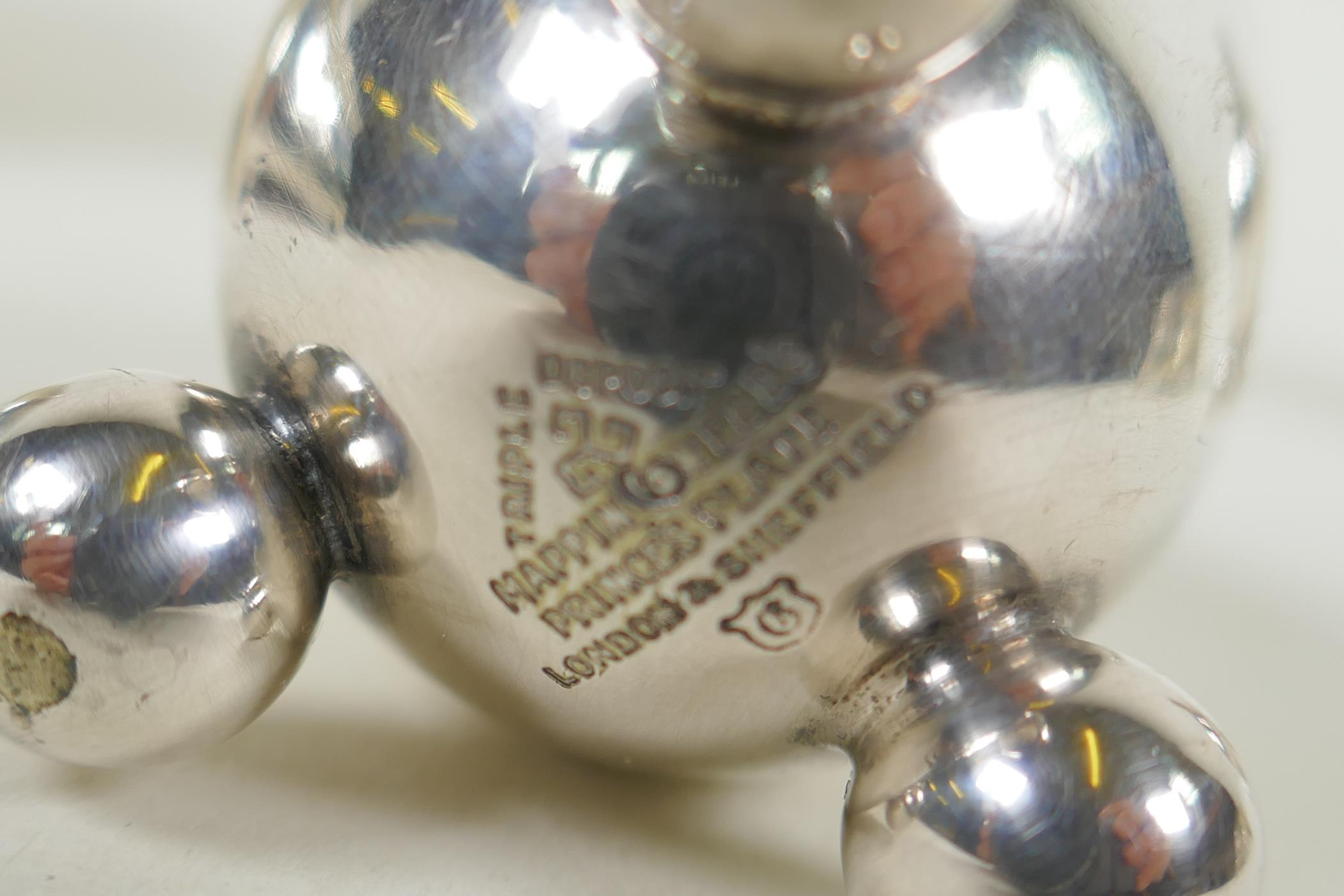A pair of Mappin & Webb silver plated salts, a silver plated bombe shaped jewellery casket and a - Image 3 of 9