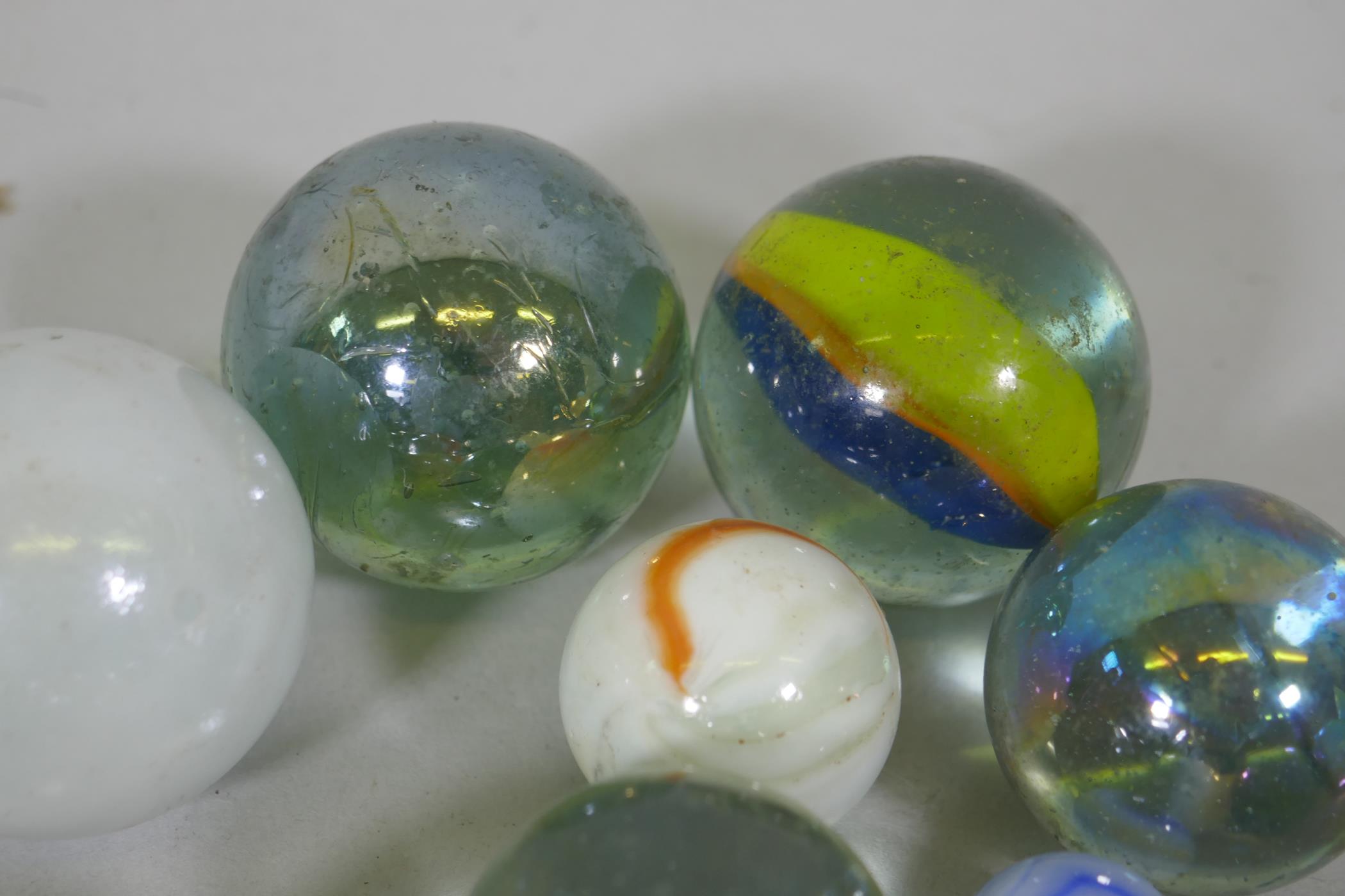 A quantity of large vintage marbles with speckled and lustre finish, largest 4cm diameter - Image 4 of 4