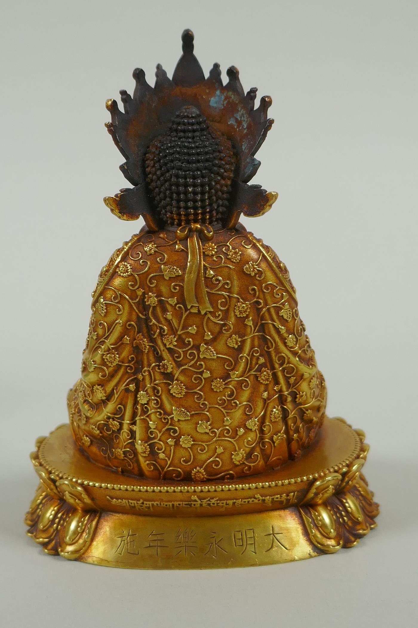 A Sino Tibetan filled gilt bronze Buddha seated on a lotus throne, double vajra mark to base, 11cm - Image 4 of 6