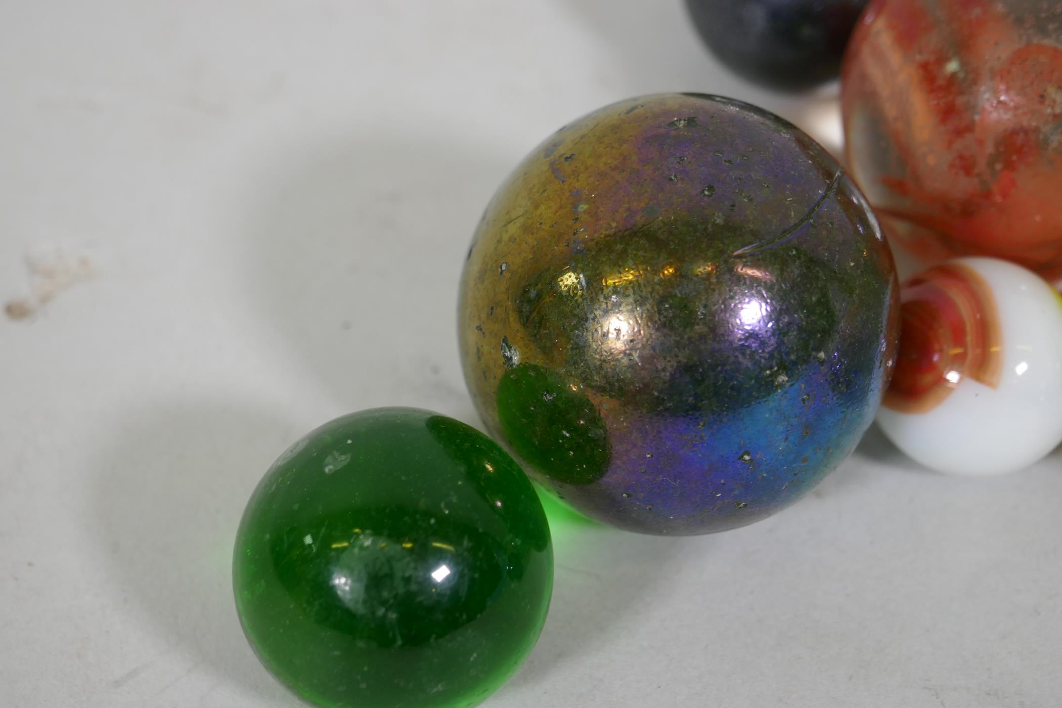 A quantity of large vintage marbles with speckled and lustre finish, largest 4cm diameter - Image 2 of 4