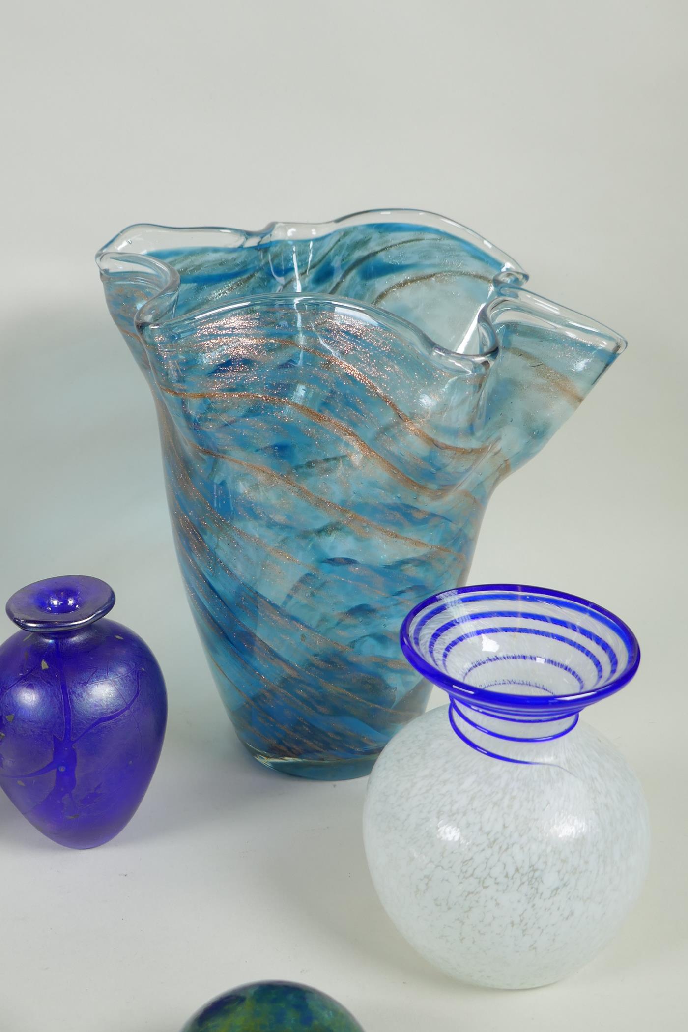 A quantity of assorted art glass ware to include a Murano handkerchief vase, a blue lustre atomiser, - Image 3 of 8