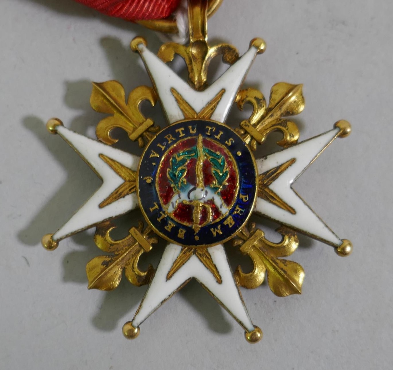 A French military medal, Ordre de Saint Louis, in gold and enamels, 37mm, 16.2g gross, with red silk - Image 3 of 3