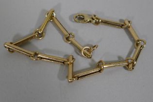 A 9ct gold link bracelet, 18cm long, 8g