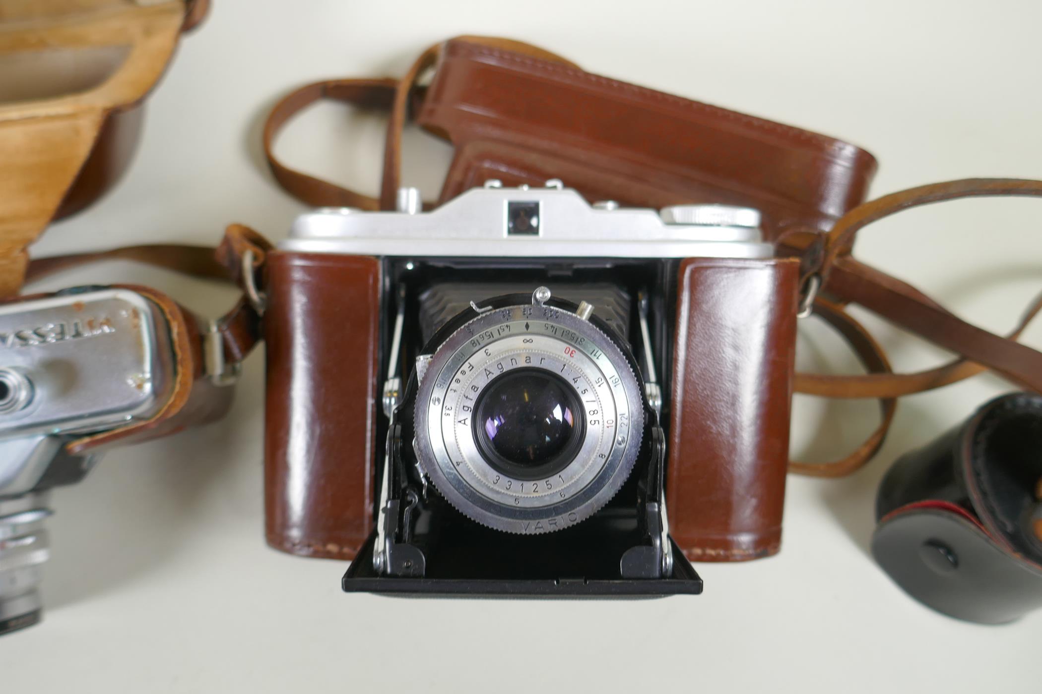 A quantity of vintage 35mm and medium format cameras and accessories, to include a Canon AV-1, a - Image 5 of 8