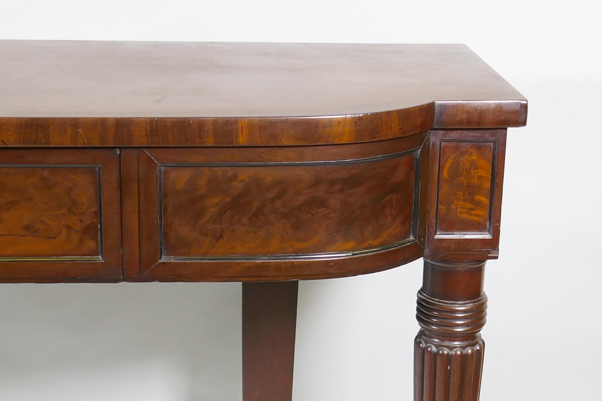 A Georgian mahogany breakfront serving table with panelled frieze and single drawer, raised on - Image 3 of 8