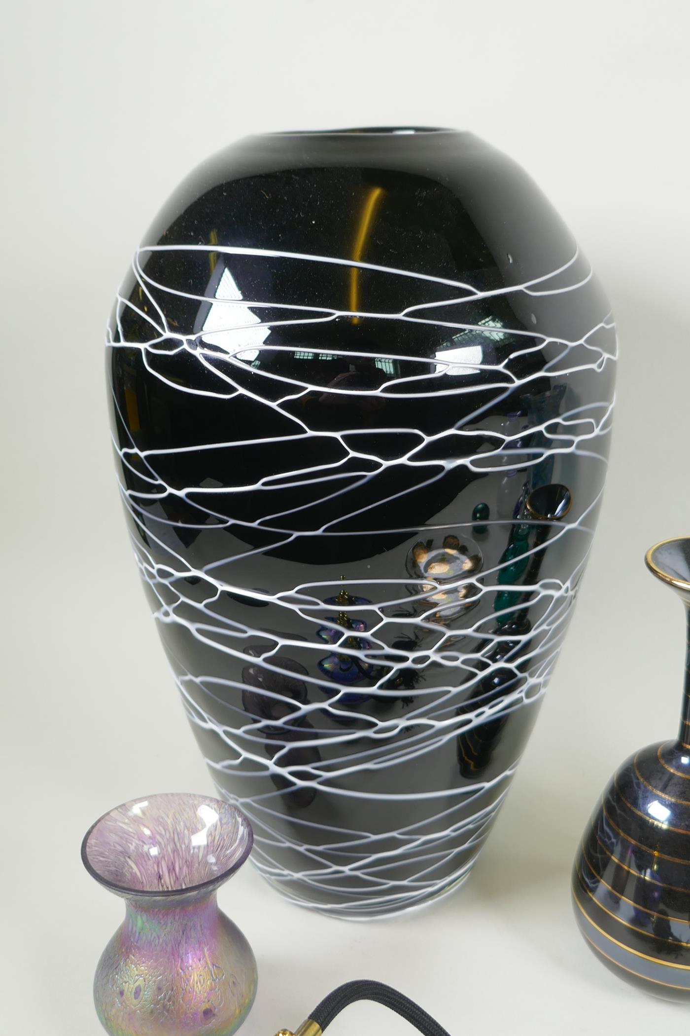 A quantity of assorted art glass ware to include a Murano handkerchief vase, a blue lustre atomiser, - Image 5 of 8