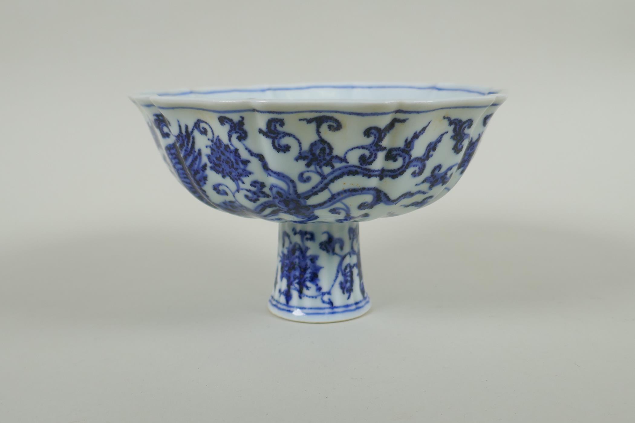 A Chinese blue and white porcelain stem bowl with lobed rim, decorated with phoenix and lotus - Image 3 of 5