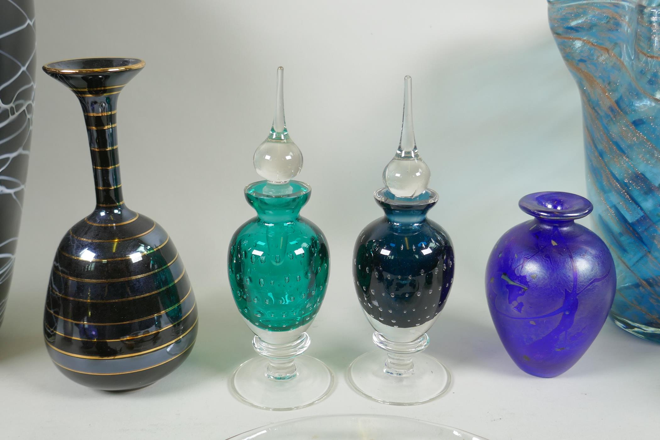 A quantity of assorted art glass ware to include a Murano handkerchief vase, a blue lustre atomiser, - Image 2 of 8
