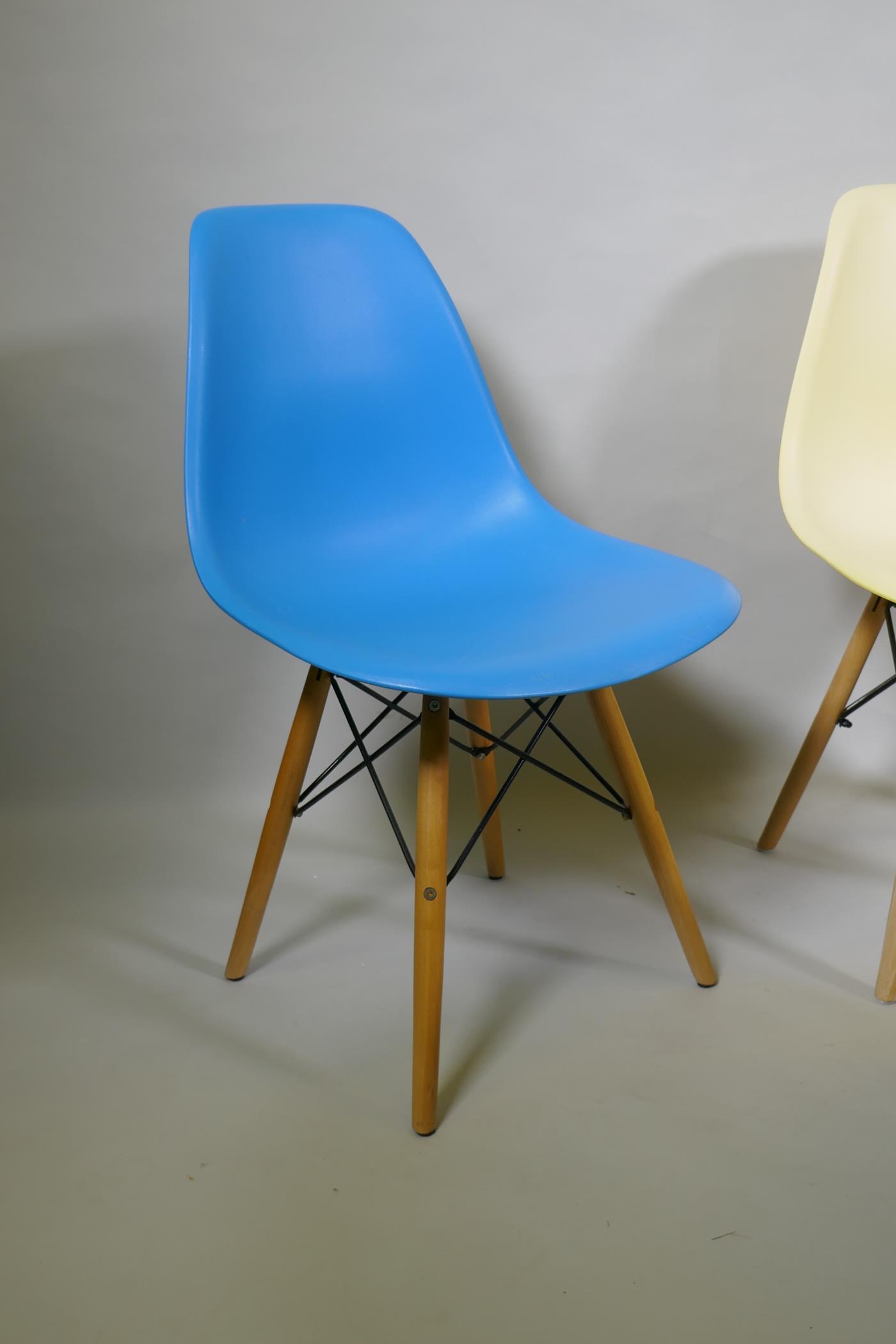 A set of three Eames style dining chairs and a small occasional table - Image 2 of 4