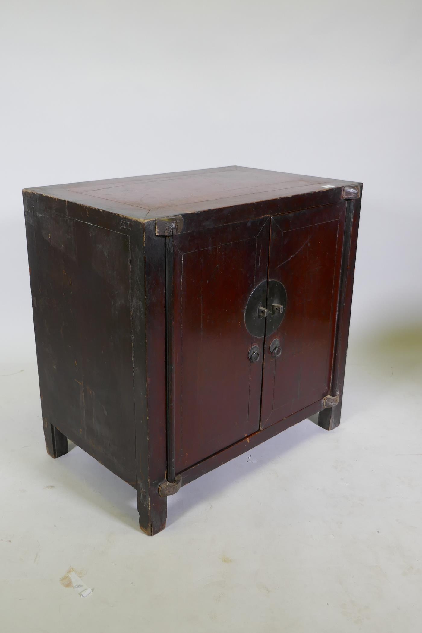 An antique Chinese red lacquered side cabinet with two doors, 78 x 50cm, 78cm high - Image 3 of 4