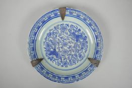 A Chinese late C19th/early C20th blue and white porcelain dish with a lobed rim and phoenix