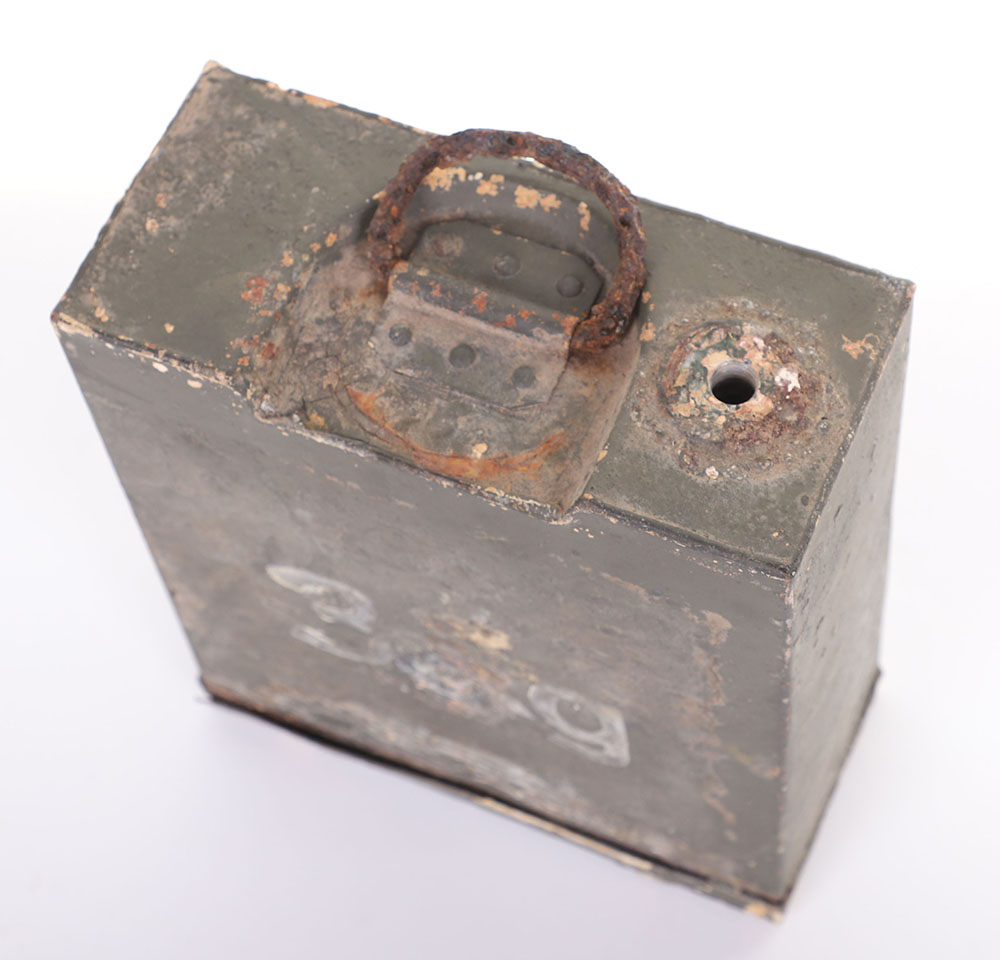 WW2 GERMAN WEHRMACHT METAL BOX MARKED 3 KG - Image 2 of 5