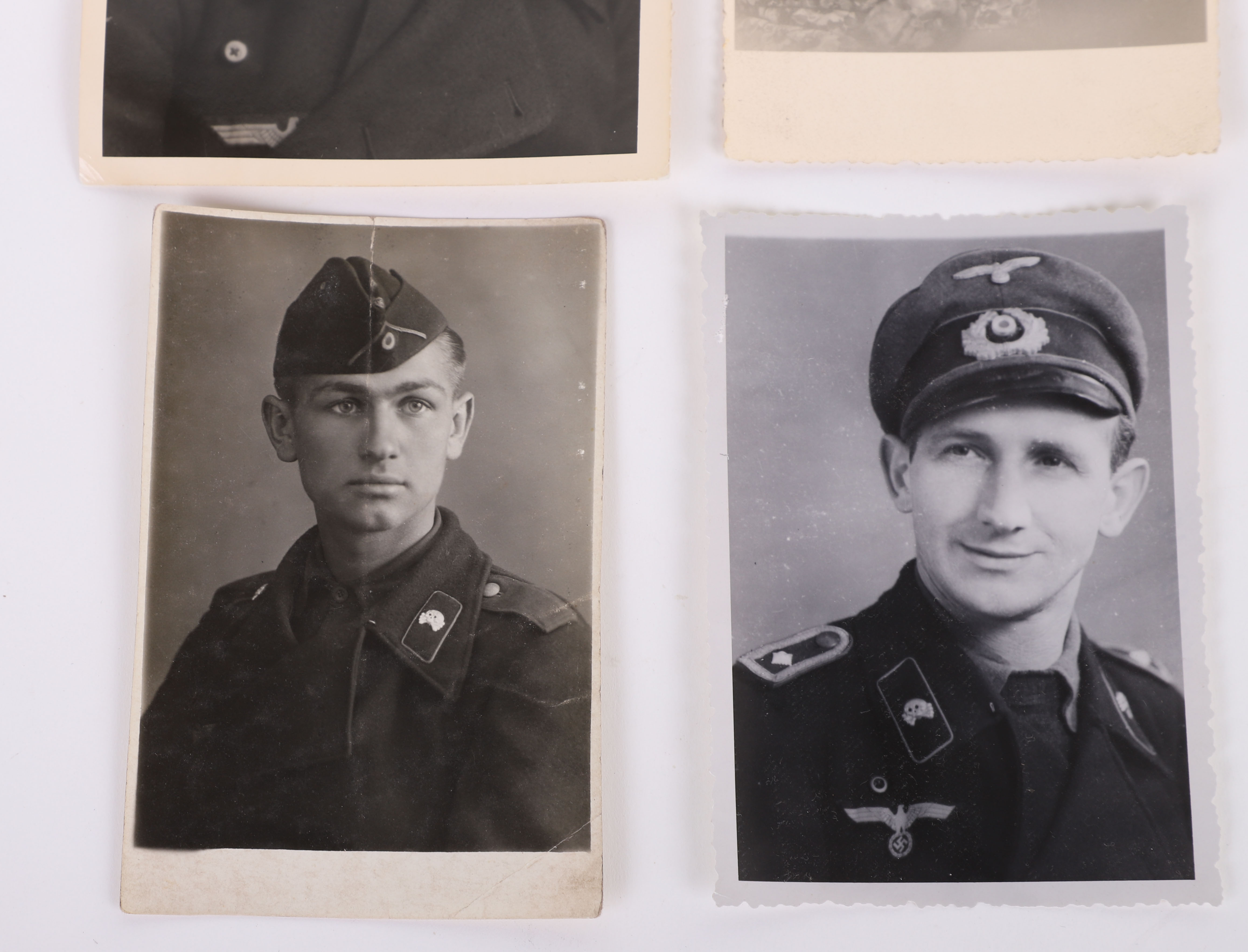 1 HEER PHOTO POSTCARD SHOWING A MAN WEARING PANZER WRAPPER & AN OFF. M-42 CAP - Image 4 of 5