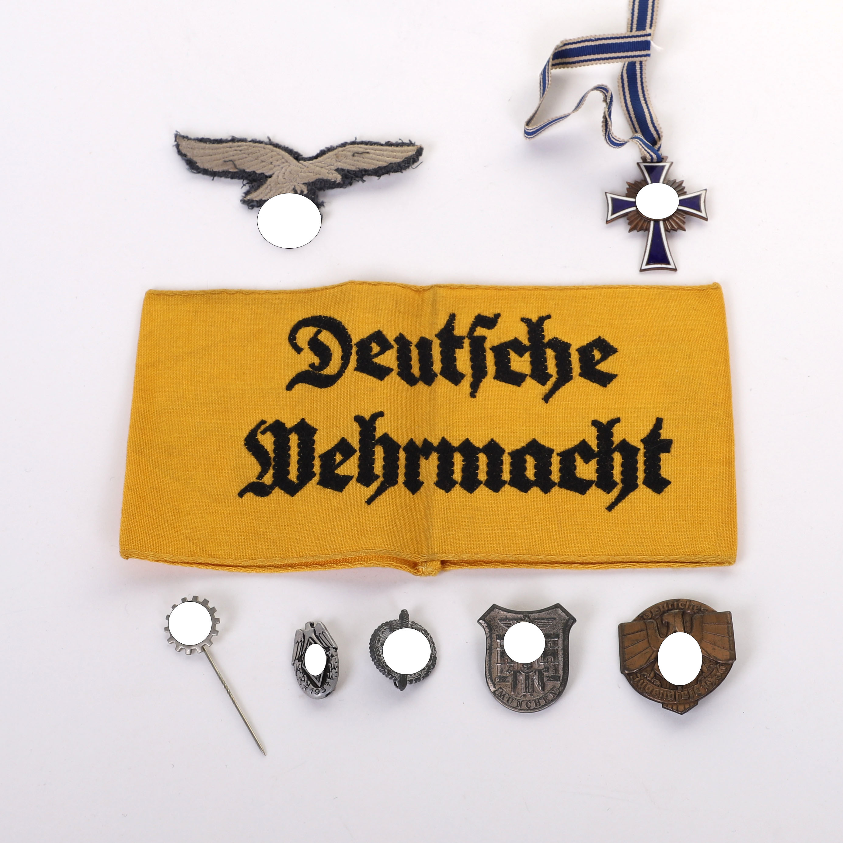 WW2 GERMAN INSIGNIA AND MEDAL GROUPING