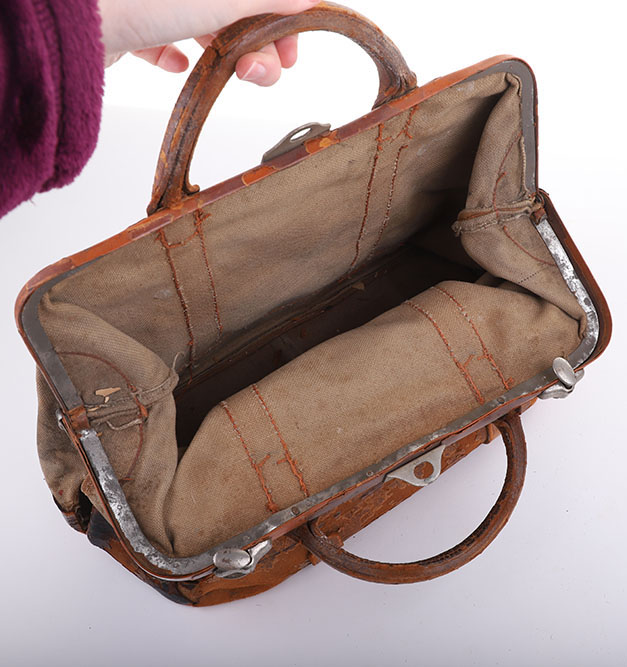 GEORGE E. GOODFELLOW MEDICAL BAG CIRCA 1880’S - Image 5 of 7