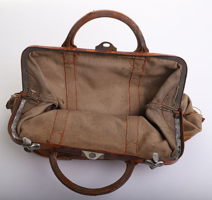 GEORGE E. GOODFELLOW MEDICAL BAG CIRCA 1880’S - Image 4 of 7