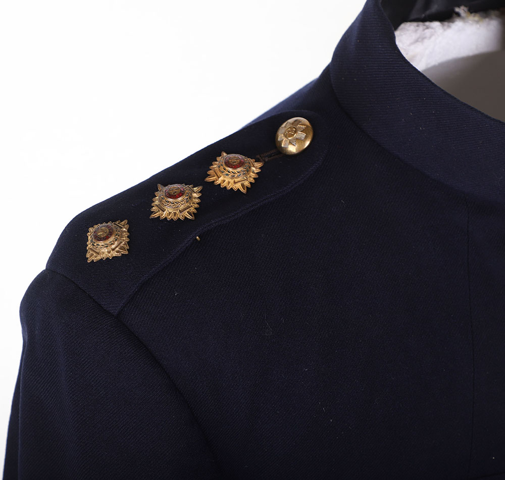 SCOTTISH OFFICERS PATROL TUNIC OF THE ROYAL HIGHLANDERS BLACK WATCH - Image 4 of 8