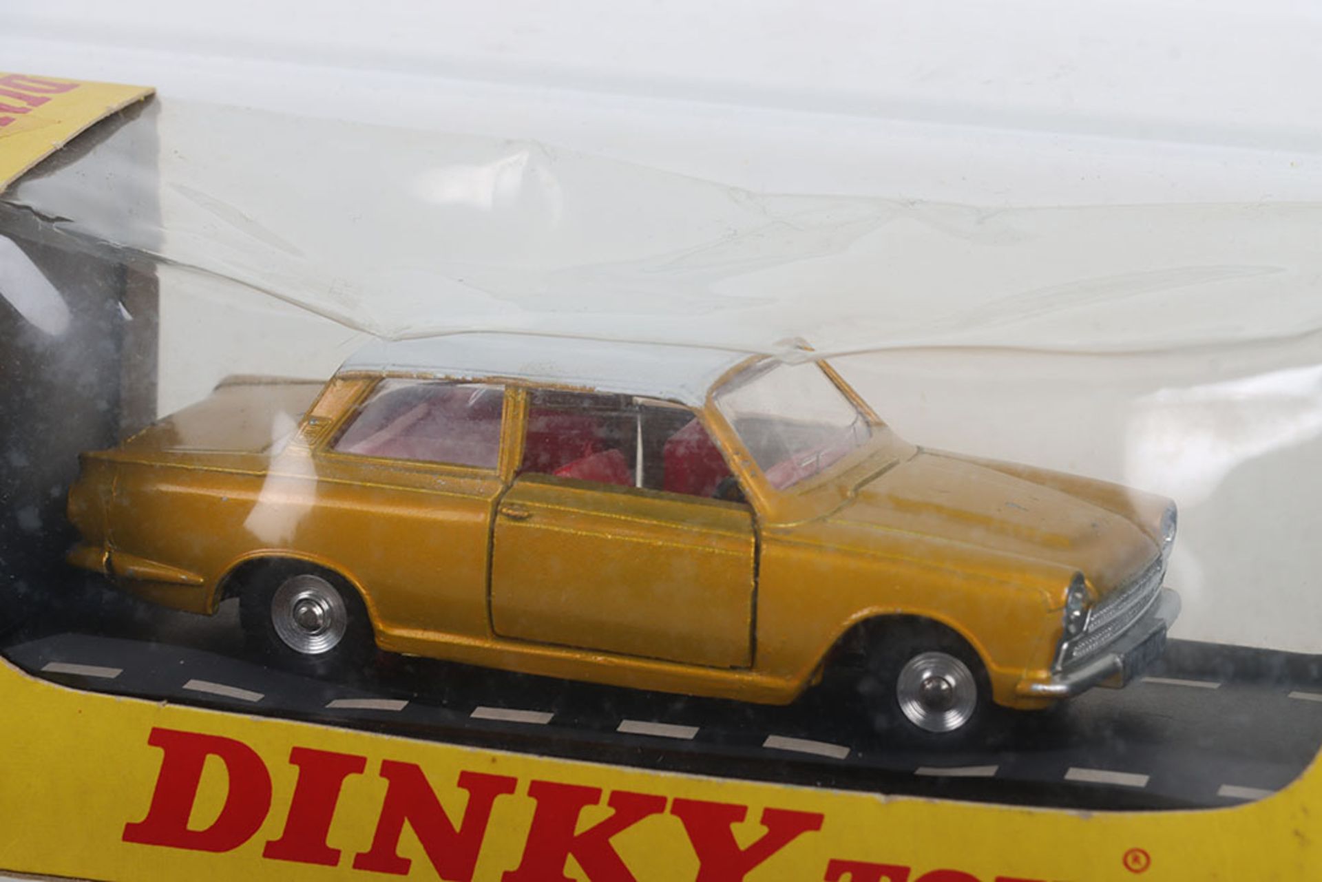 Dinky Toys 133 Ford Cortina - Image 4 of 6
