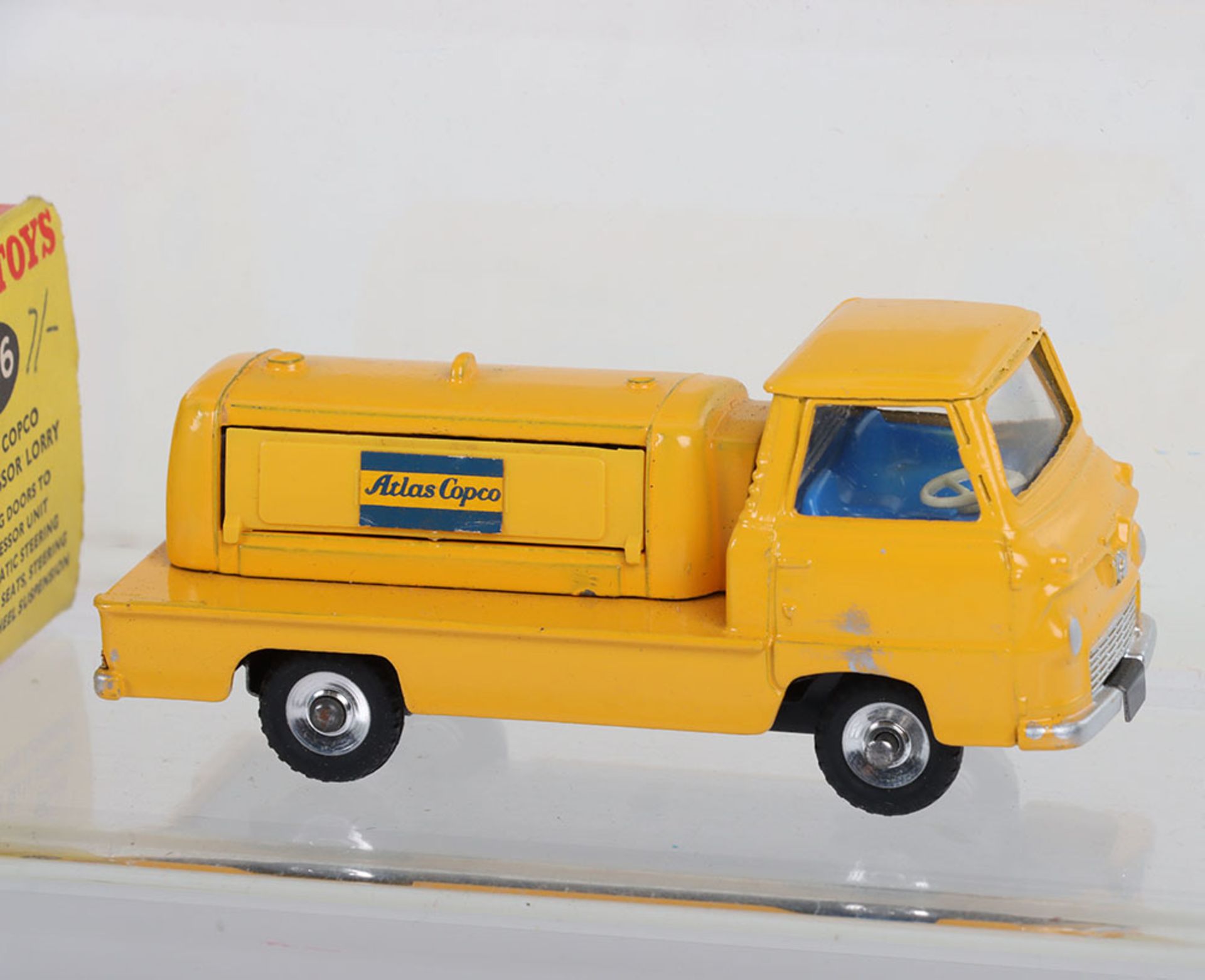 Dinky Toys 133 Ford Cortina - Image 3 of 6