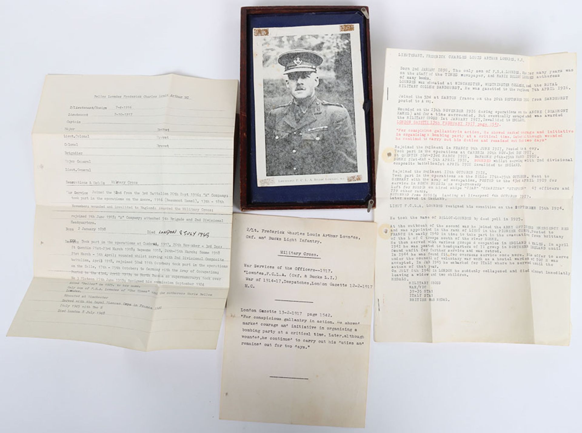 Great War Beaumont Hamel Military Cross Medal Group of Six to an Officer in the Oxfordshire and Buck - Bild 5 aus 10