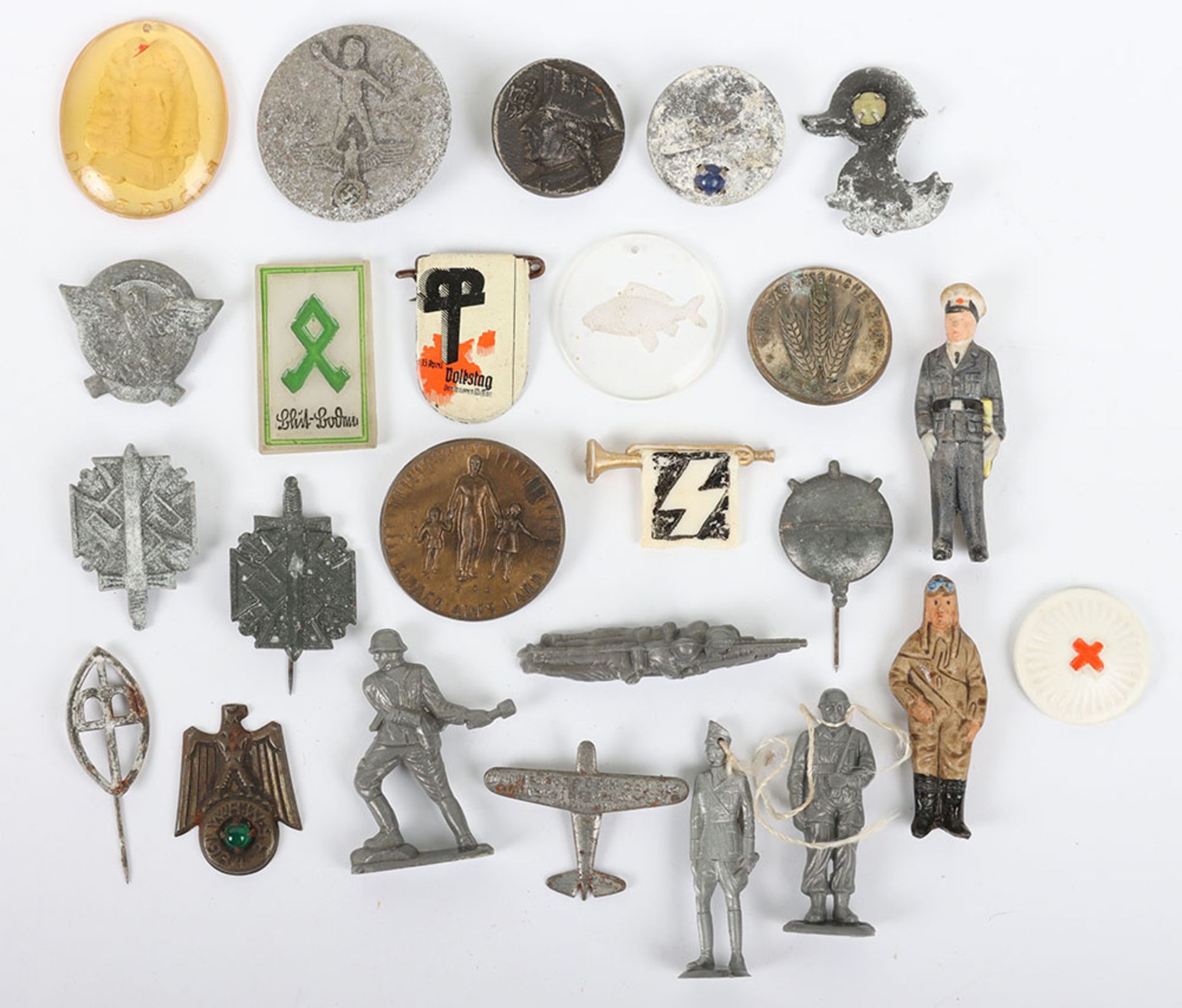 German Third Reich WHW / Day Badges - Image 2 of 5