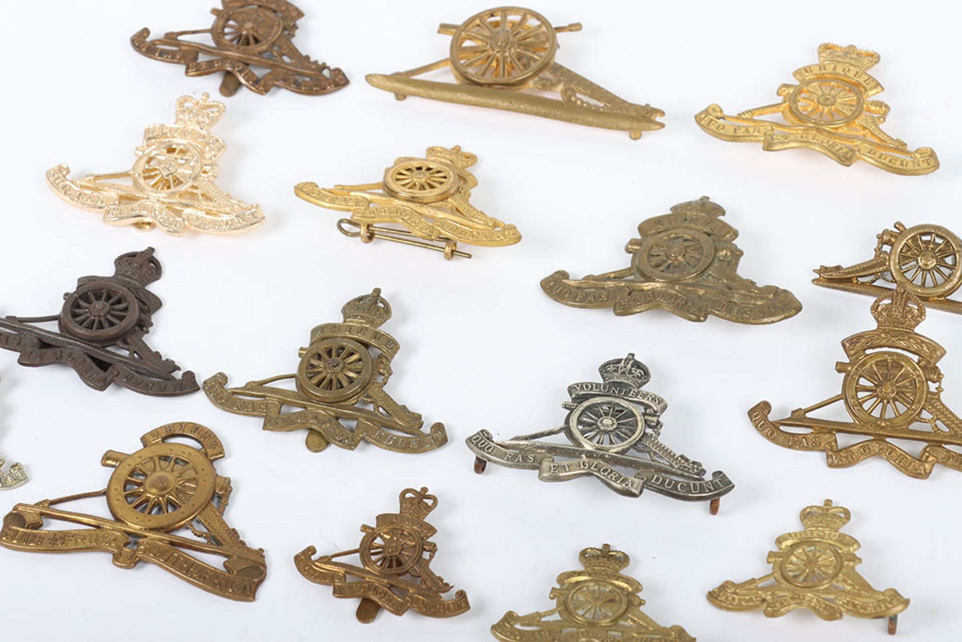 Assortment of Royal Artillery Officers & other ranks cap badges - Image 2 of 4