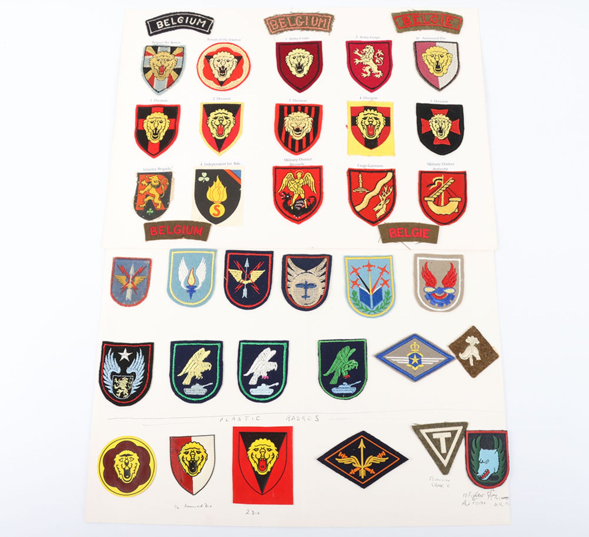 Quantity of Belgian shoulder badges and formation badges