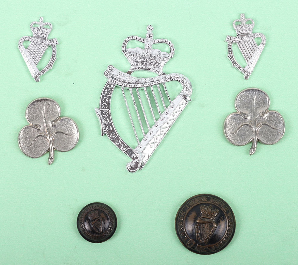 Carded badges, buttons & shoulder titles to the Irish Guards, 4th /7th Royal Dragoon Guards and the - Image 2 of 6