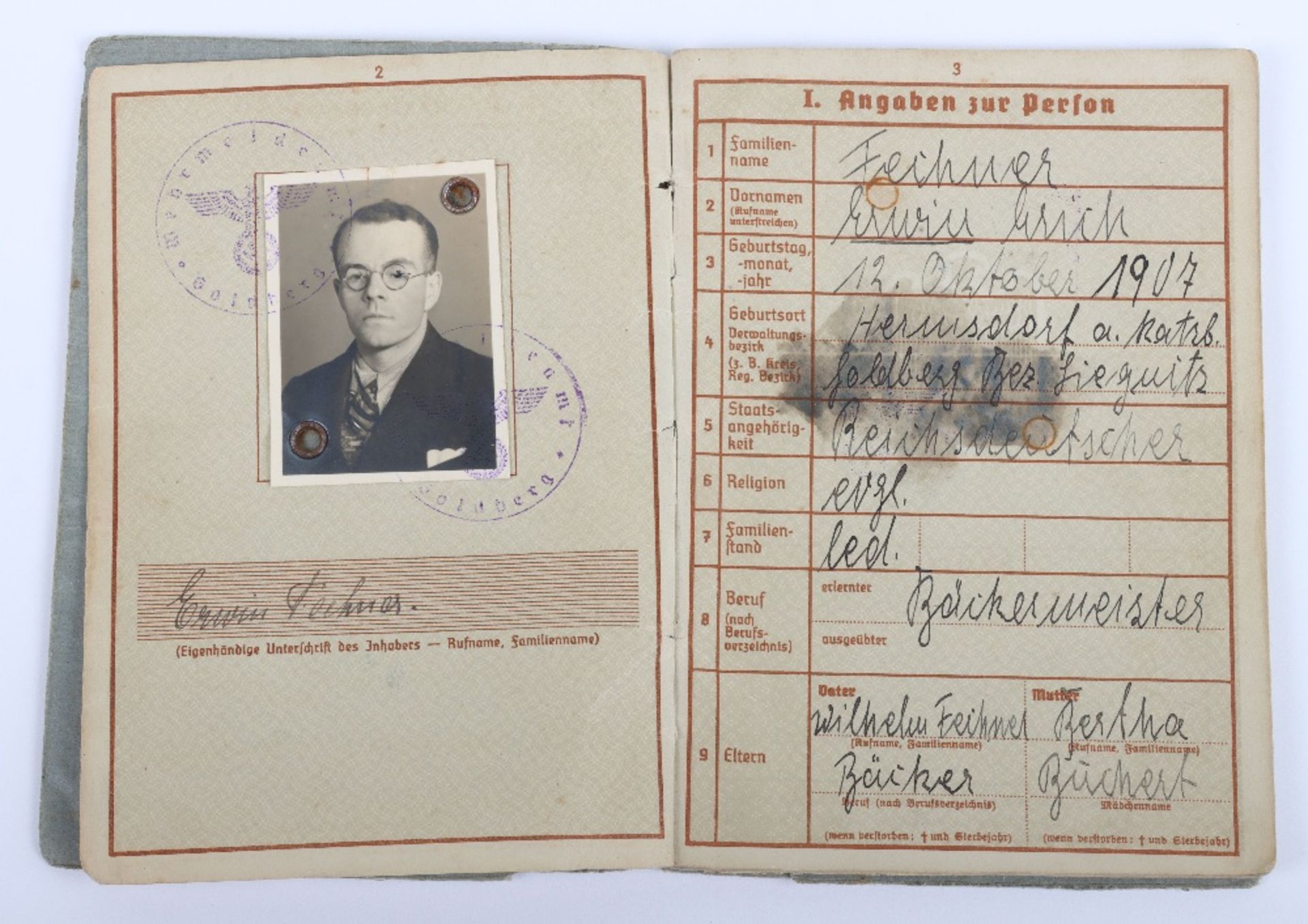 WW2 German Wehrpass to OGefr. E. Feihner, baker in Backerei-Komp 82, Moscow, Kursk, Gomel with Heere - Image 4 of 29