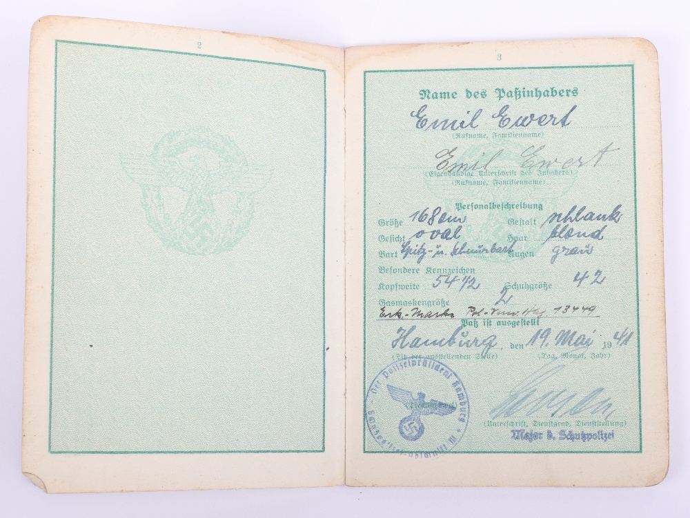 WW2 German Police service book / Polizei Dienstpass to Emil Ewert, Polizei Reserve Hamburg 1941 - Image 4 of 10