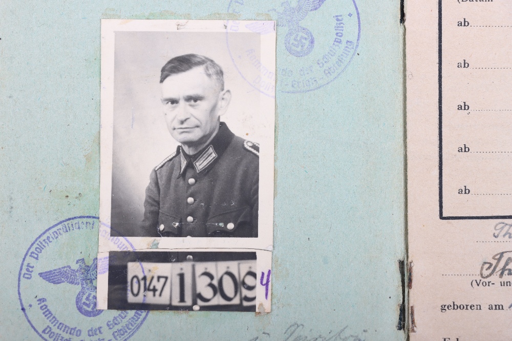 WW2 German Police Soldbuch / ID book to Thilo Linsel, late 1944 issue, Polizei Reserve Hamburg - Image 4 of 11
