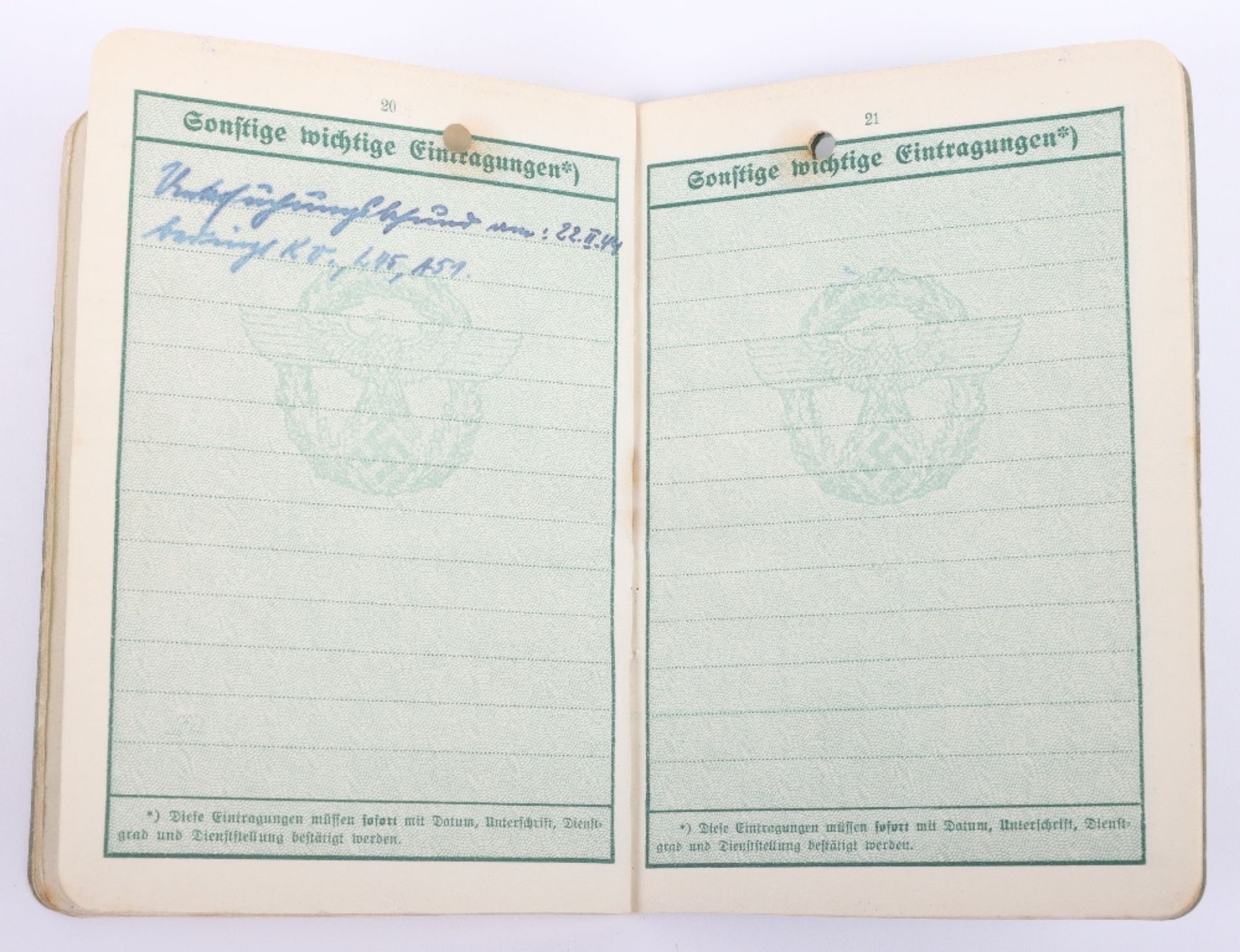 WW2 German Police service book / Polizei Dienstpass to Fritz Henning, Hamburg 1941 - Image 10 of 10