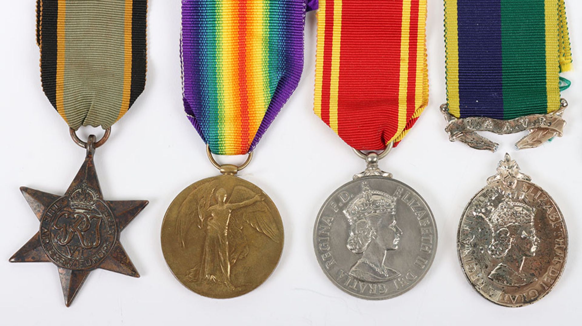A mixed lot of medals - Image 2 of 9