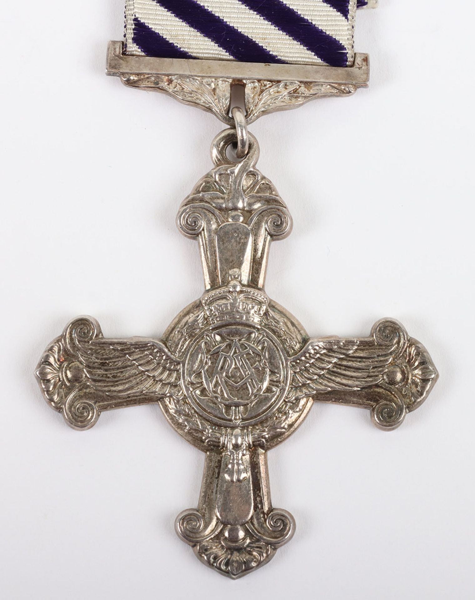 An unattributed Second World War Distinguished Flying Cross Medal - Image 2 of 5