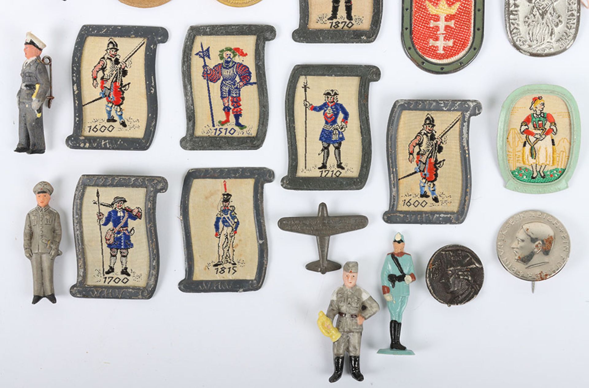 German Third Reich WHW / Day Badges - Bild 4 aus 6